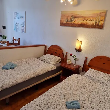 Appartement First Sealine Studio No 1 Directly On And Sea, Terrace, Heated Pool, Wifi *