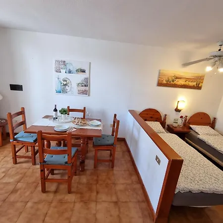 First Sealine Studio No 1 Directly On And Sea, Terrace, Heated Pool, Wifi Appartement